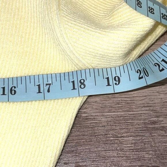 Mimosa Women's‎ Ribbed Knit Cropped Pullover Sweater Yellow Size Medium - Picture 5 of 6